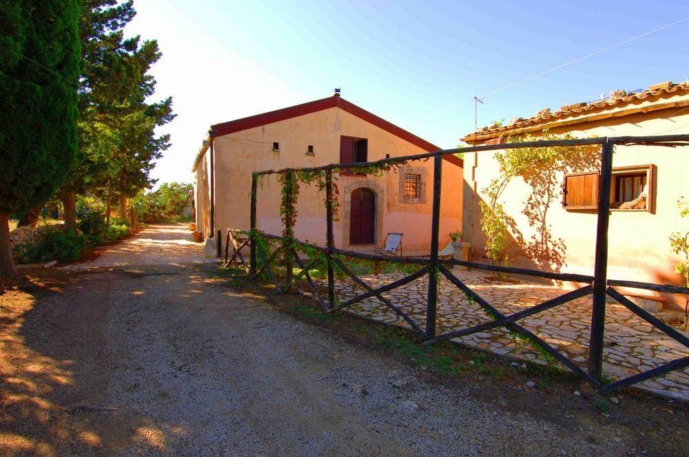 Agriturismo Terra Di Pace Noto Luaran gambar