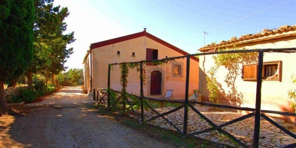 Agriturismo Terra Di Pace Noto Luaran gambar